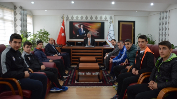 Türkiye Şampiyonlarından İl Milli Eğitim Müdür Vekili Ahmet Cengize Ziyaret