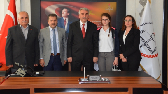Mektup Yazma Yarışması Türkiye Birincisinden İl Milli Eğitim Müdür V. Ahmet Cengize Ziyaret