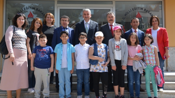 Kardeş Okul Öğrencilerinden İl Milli Eğitim Müdür V. Ahmet Cengize Ziyaret
