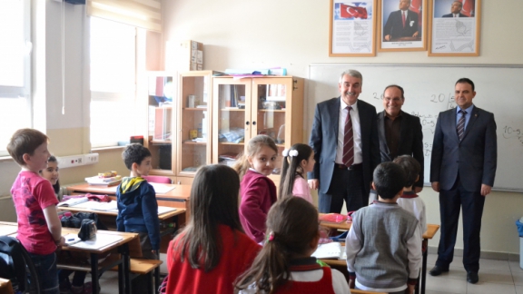İl Milli Eğitim Müdür V. Ahmet Cengizden Karesi Ercan Kıvrak İlkokuluna Ziyaret