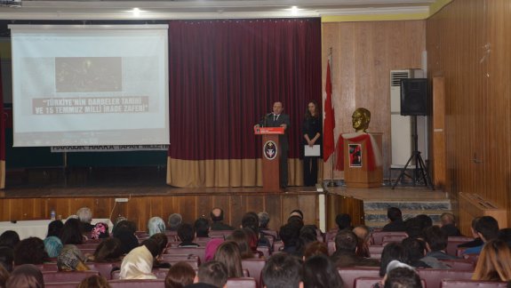 Balıkesirde Aday Öğretmenlere Demokrasi Semineri