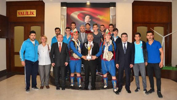 Altıeylül Kurtdereli MTALden Halk Oyunlarında Türkiye İkinciliği