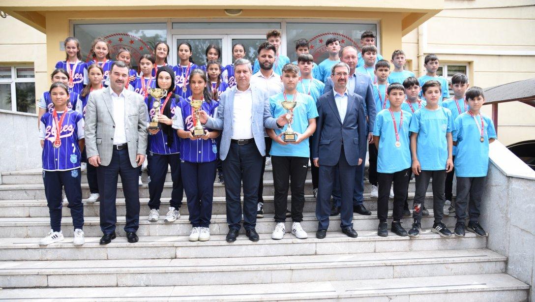 Bigadiç İlyaslar Şehit Niyazi Elçin Ortaokulu Türkiye Şampiyonu