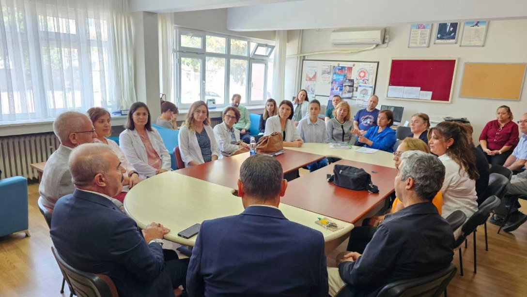 Atatürk Mesleki ve Teknik Anadolu Lisesine Ziyaret: Mesleki Eğitimin Geleceği ve Türkiye Yüzyılı Maarif Modeli Vurgulandı