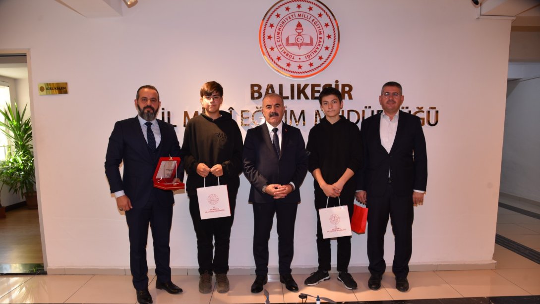 Balıkesir Anadolu İmam Hatip Lisesinden 'Canlı Tespiti Yapan İHA' Projesiyle Türkiye Çapında Büyük Başarı