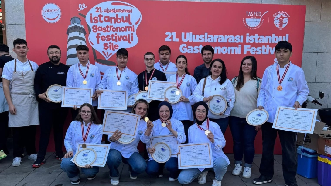 İSTANBUL MUTFAK GÜNLERİ'NDE BALIKESİR RÜZGÂRI: ÖĞRENCİLERDEN MADALYA YAĞMURU