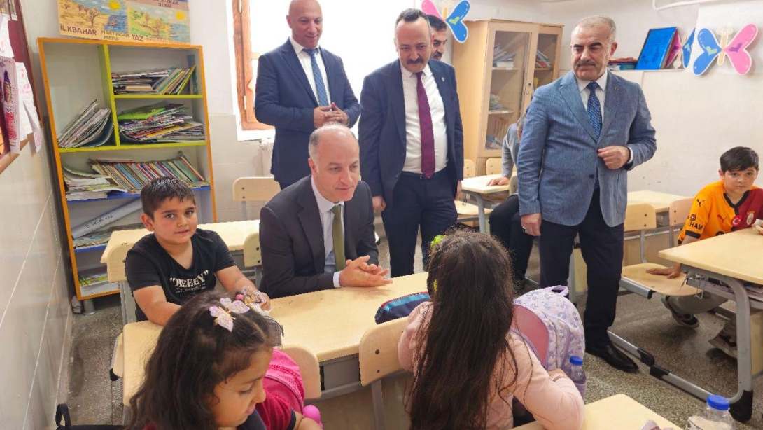 Ayvalık'ta Eğitime İki Yönlü Bakış: Geleceğin Okulu ve Tarihin Mirası Aynı Gün Ziyaret Edildi