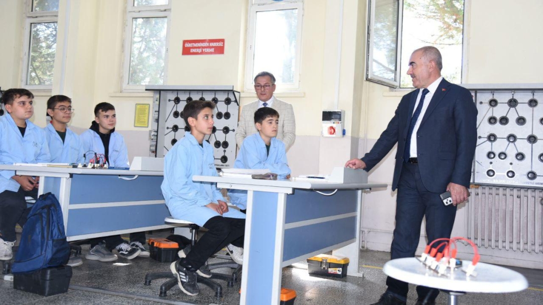 Okul Müdürleri Toplantısından Okul Ziyaretlerine: İl Müdürümüzün Dursunbey Programı
